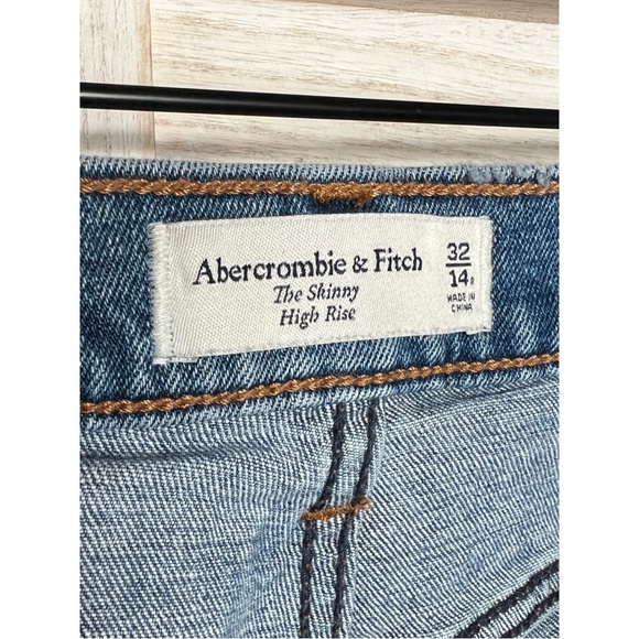 Abercrombie & Fitch The Skinny High Rise - 14/32 - EUC! - Picture 5 of 7